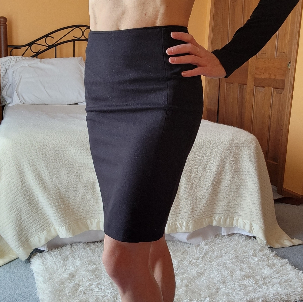 H&M Black Bodycon Stretch Pencil Mini Skirt, Size 4